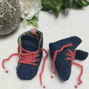 Turnschuhe Jeans “Schmetterlinge” (Schuhgröße 15-16 / 0-6 Monate)