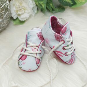 Turnschuhe “Blumen” (erhältlich in den Schuhgrößen 15-22 / 0-24 Monate)