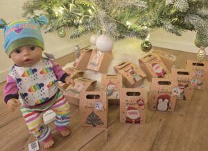 Adventskalender (gefüllt mit Puppenkleidung & Zubehör für die Lieblings Puppe)