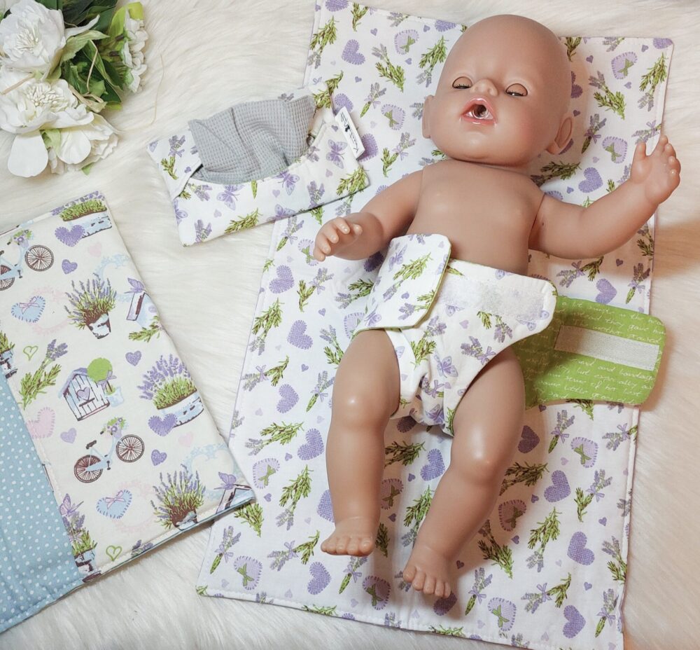 Puppen Wickeltasche „Lavendel“ inkl. Wickelunterlage – Set 2-teilig