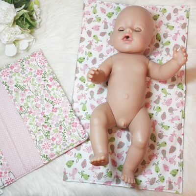 Puppen Wickeltasche „Blumen“ inkl. Wickelunterlage – Set 2-teilig