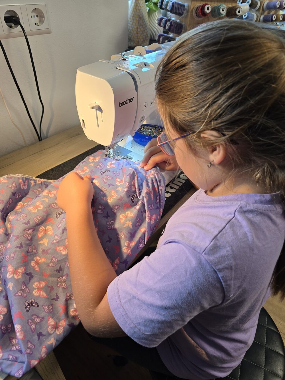 Nähworkshop für Kinder – Näh dein erstes Sommeroutfit – Kleid + Haargummi im Partnerlook! - Kursdauer: 3 Stunden